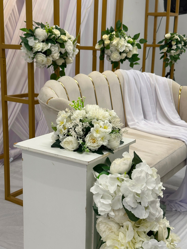 Gold arch with white column styling
